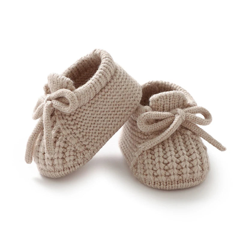 Botinha de Tricô Plumi — Quentinha para o Berço (0-18 meses)