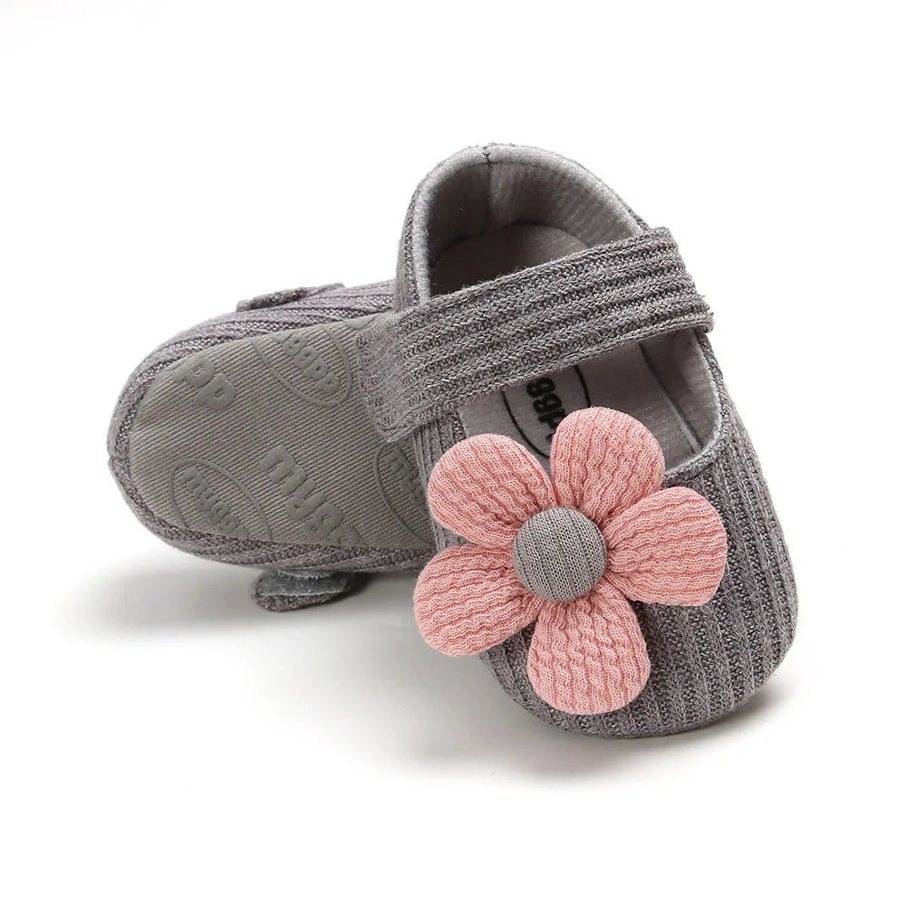 Sapatinho Retrô de Algodão Plumi — Laço e Flor (0-12 meses)