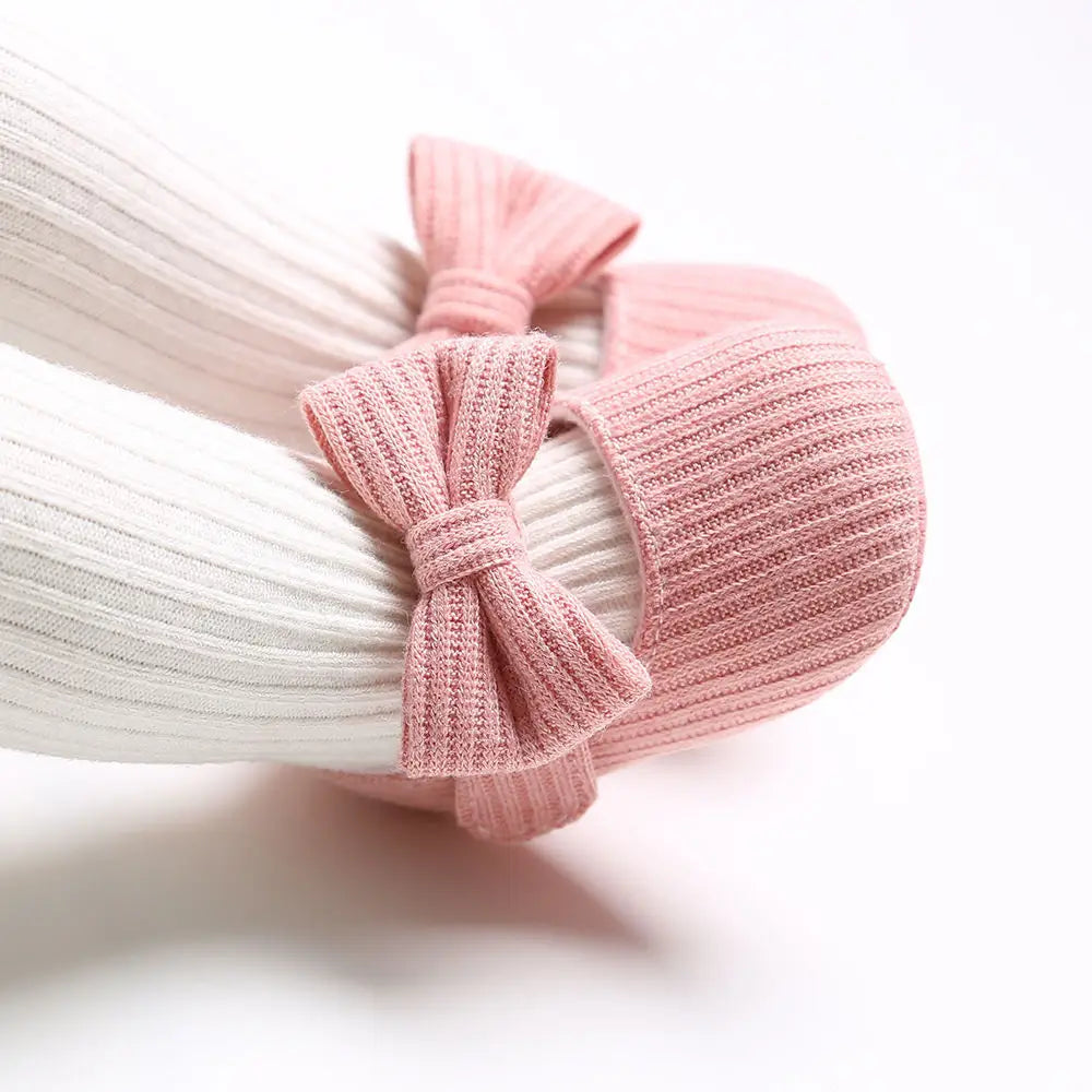 Sapatinho Retrô de Algodão Plumi — Laço e Flor (0-12 meses)